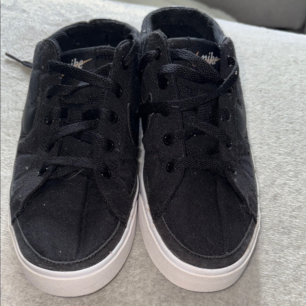 Nike Black Sneakers Classic Low-Top Design with clog/slip on back